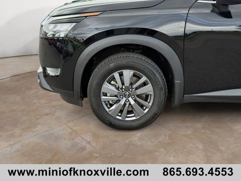 Used 2024 Nissan Pathfinder SV FWD image 9