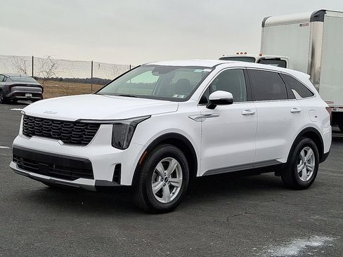 Certified 2025 Kia Sorento LX image 3