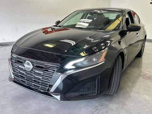 Used 2024 Nissan Altima 2.5 SV FWD image 7