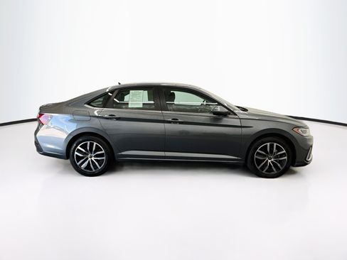 Used 2025 Volkswagen Jetta SE FWD image 10