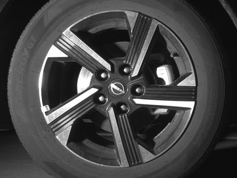 Used 2025 Nissan Sentra SV FWD image 13