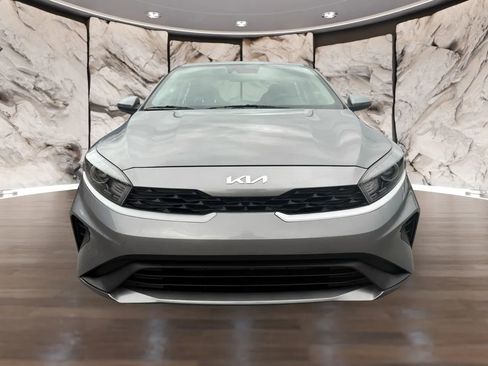 Used 2022 Kia Forte LXS w/ LXS Technology Package image 8