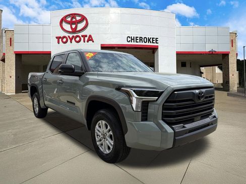 Used 2025 Toyota Tundra SR5 w/ SR5 Premium Package AWD/4WD image 3