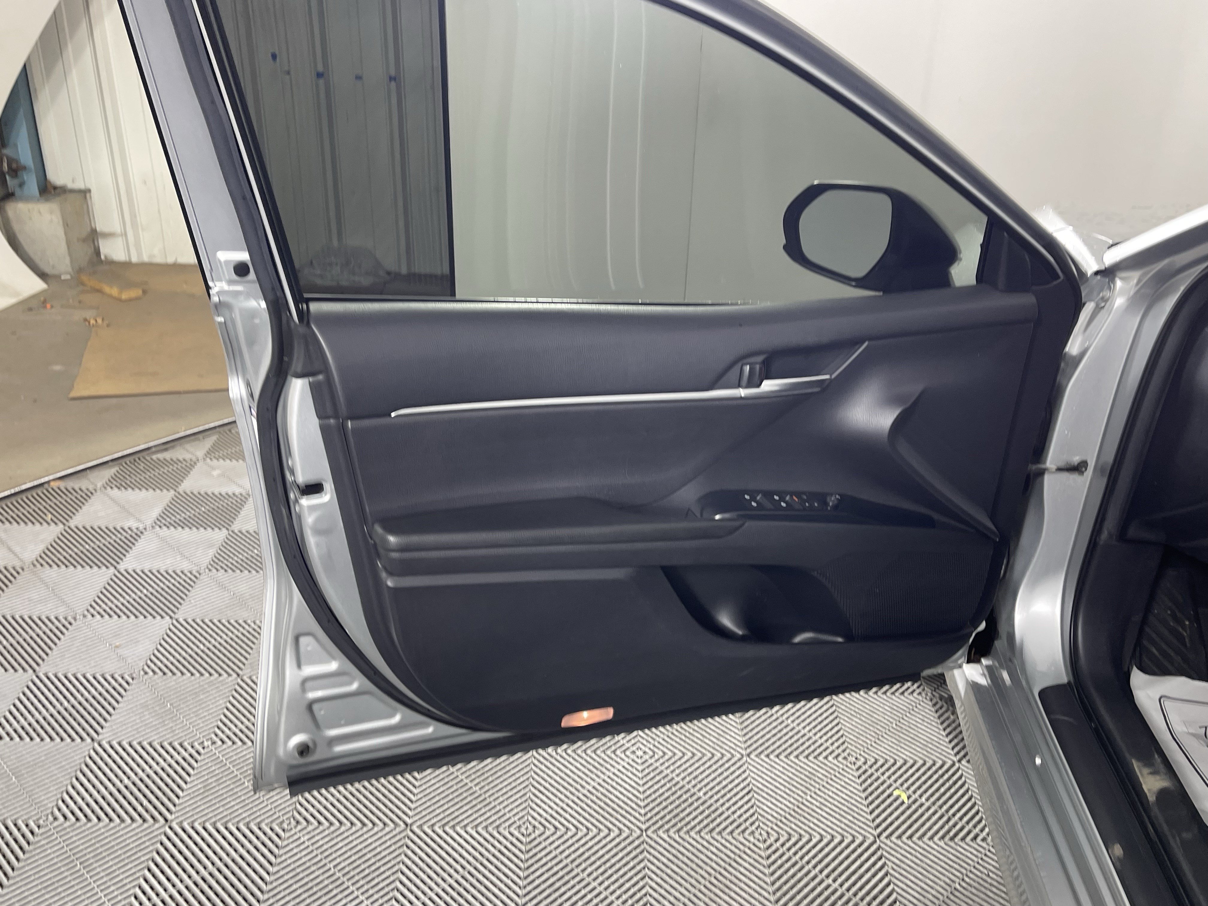 Used 2018 Toyota Camry SE FWD image 16