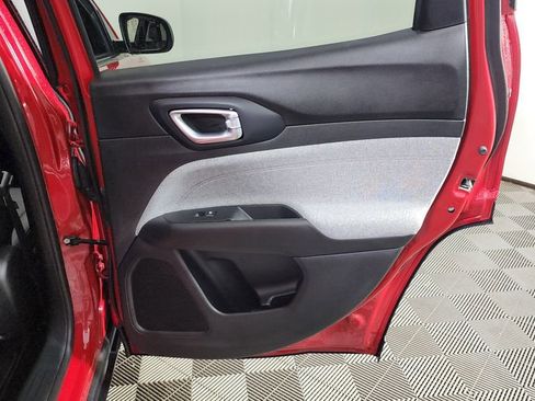 Used 2024 Jeep Compass Latitude image 27