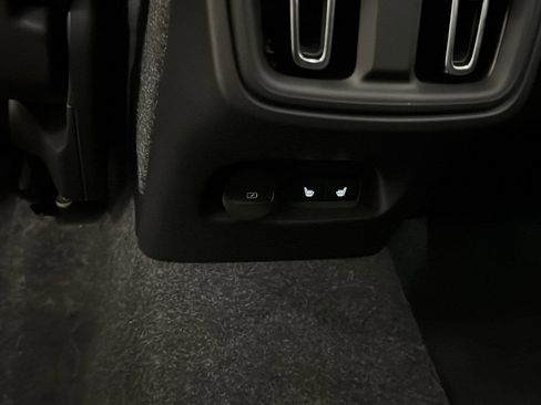 Used 2026 Volvo XC40 B5 Ultra w/ Protection Package Premier image 28