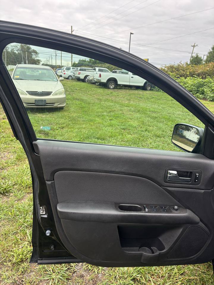 Used 2010 Ford Fusion SE FWD image 18