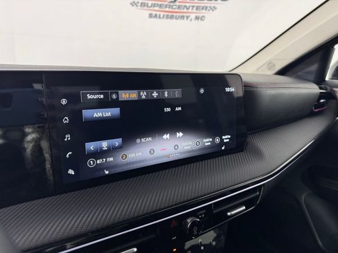 Used 2025 Nissan Kicks SR w/ SR Premium Package image 17