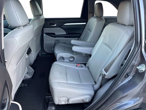 Used 2019 Toyota Highlander XLE image 13
