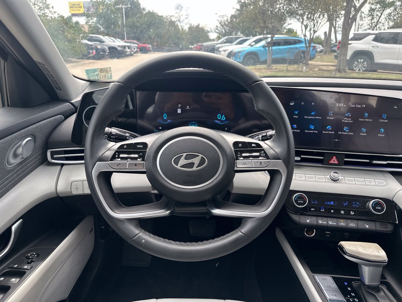 Used 2024 Hyundai Elantra Limited FWD image 12