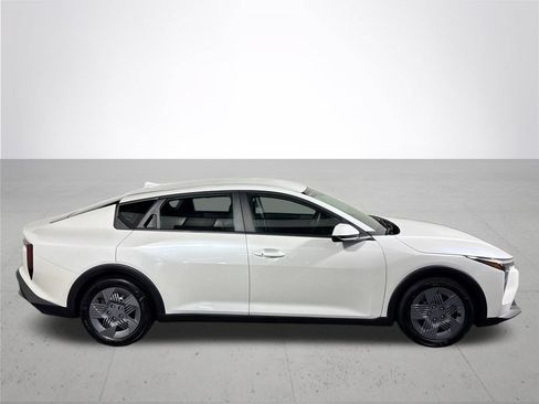 New 2026 Kia K4 FWD image 5