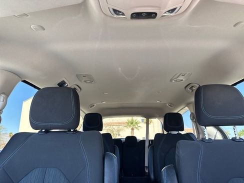 Used 2021 Chrysler Pacifica Touring w/ Cold Weather Group image 21