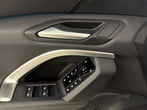 Used 2025 Audi Q5 Premium w/ 19" Wheel Package image 10