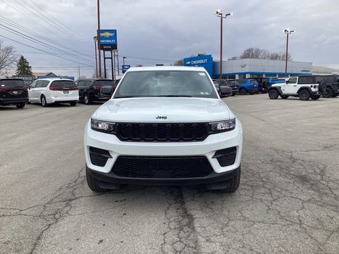 New 2025 Jeep Grand Cherokee Altitude image 2