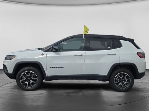 Used 2025 Jeep Compass Trailhawk AWD/4WD image 7