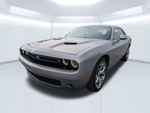 Used 2015 Dodge Challenger SXT Plus RWD image 9