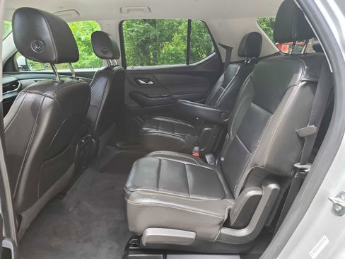 Used 2020 Chevrolet Traverse LT w/ LT Premium Package FWD image 30