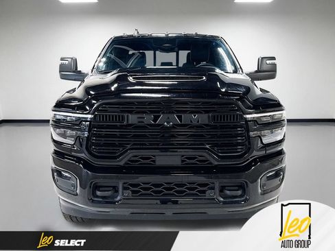 Used 2025 RAM 3500 Laramie AWD/4WD image 2
