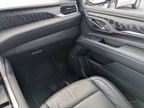 Used 2023 GMC Yukon XL Denali image 17