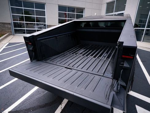 Used 2024 Tesla Cybertruck AWD Crew Cab image 39