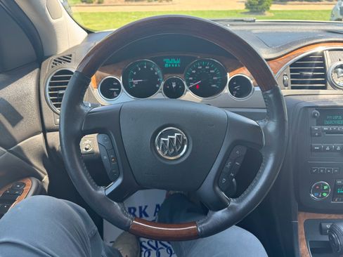 Used 2011 Buick Enclave CX image 15