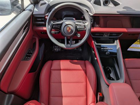 New 2026 Porsche Macan 4S Electric AWD/4WD image 16