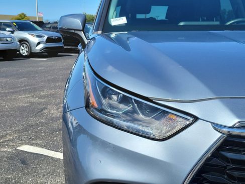 Certified 2020 Toyota Highlander Limited AWD/4WD image 7