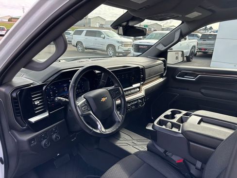Used 2022 Chevrolet Silverado 1500 LT AWD/4WD image 11