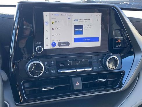 Used 2024 Toyota Highlander LE image 26