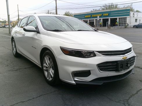 Used 2017 Chevrolet Malibu LT w/ Driver Confidence Package FWD image 8