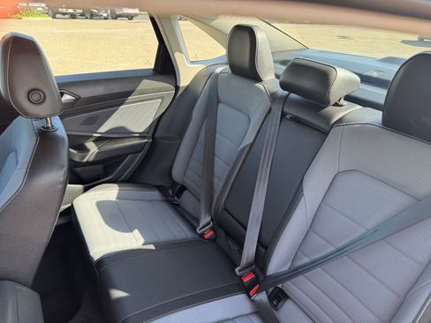 Used 2025 Volkswagen Jetta SE image 38