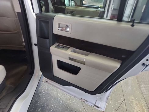 Used 2012 Dodge Grand Caravan SXT FWD image 11
