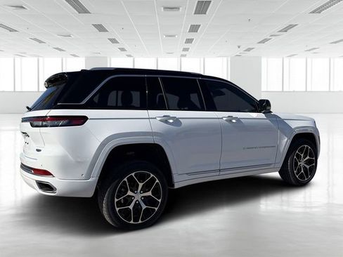 Used 2022 Jeep Grand Cherokee Summit image 3