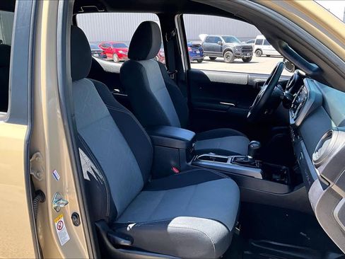 Used 2020 Toyota Tacoma TRD Sport w/ Technology Package AWD/4WD image 9