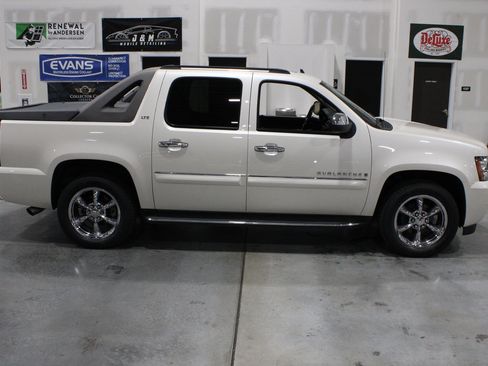 Used 2008 Chevrolet Avalanche LTZ w/ LTZ Preferred Equipment Group AWD/4WD image 35