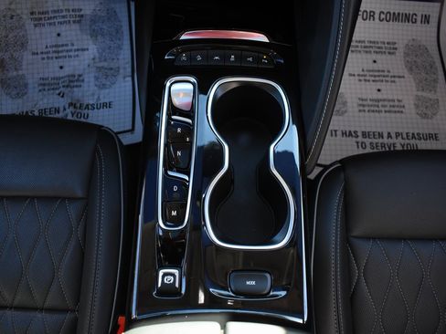 Used 2023 Buick Envision Avenir image 34