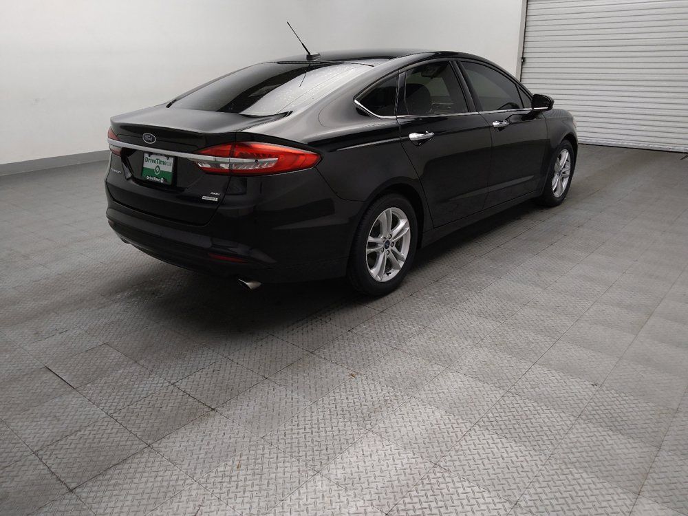 Used 2018 Ford Fusion SE w/ Fusion SE Technology Package FWD image 9