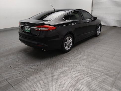 Used 2018 Ford Fusion SE w/ Fusion SE Technology Package FWD image 9