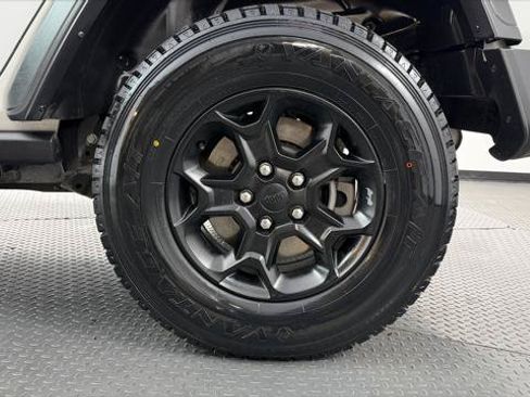 Used 2023 Jeep Wrangler Unlimited AWD/4WD image 33