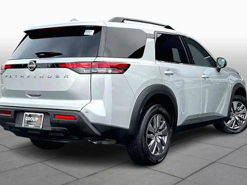 Certified 2025 Nissan Pathfinder SV image 12