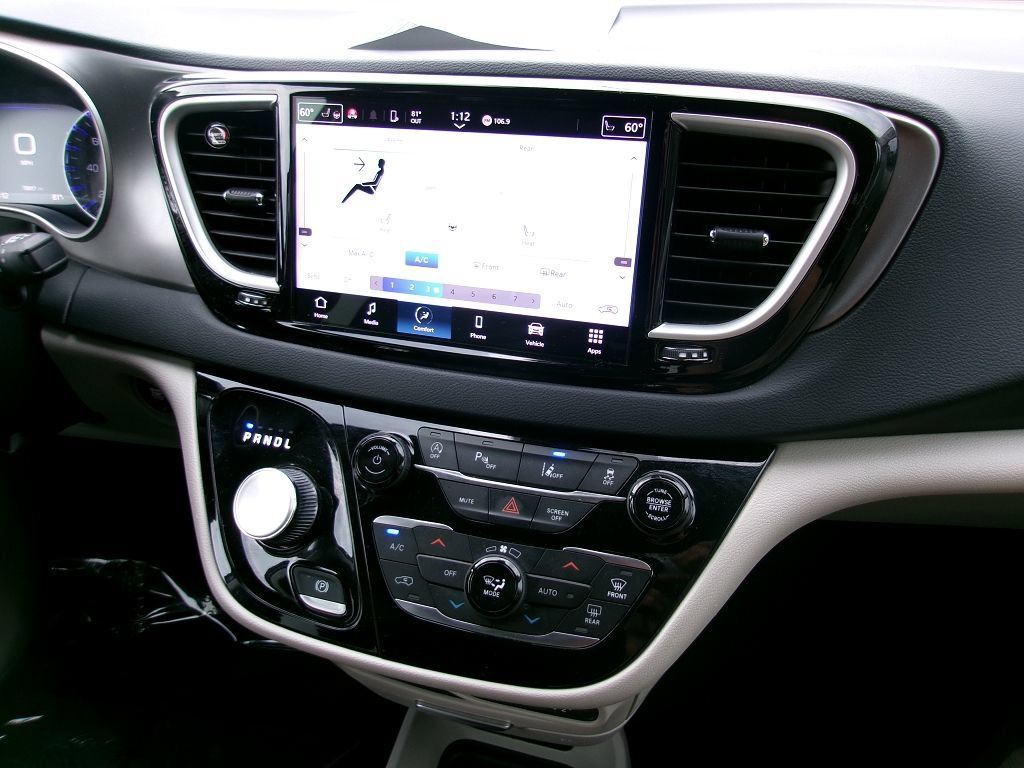Certified 2023 Chrysler Pacifica Touring-L FWD image 13
