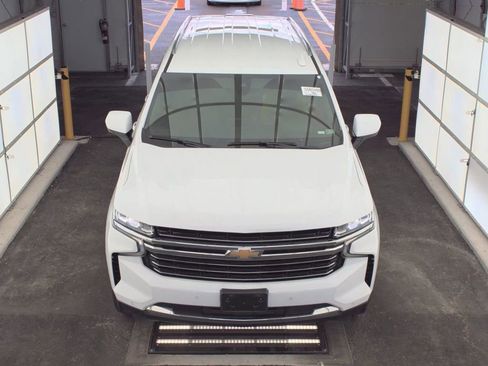 Used 2022 Chevrolet Suburban LT image 2