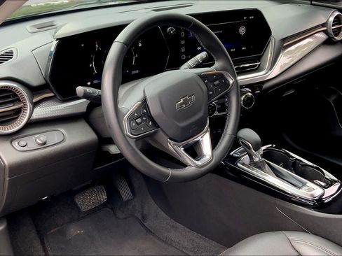 Used 2024 Chevrolet Trax ACTIV w/ Driver Confidence Package FWD image 18