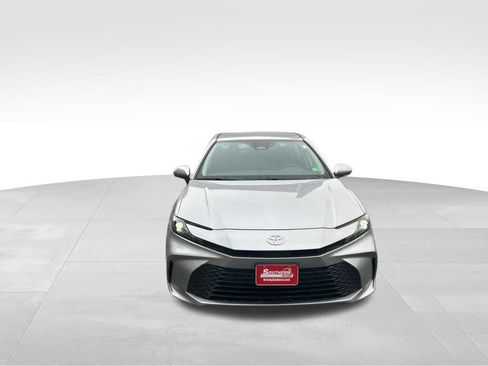 Used 2025 Toyota Camry LE image 8