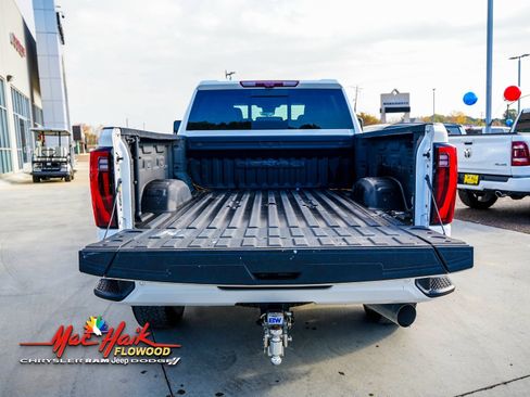 Used 2024 GMC Sierra 2500 Denali Ultimate image 10
