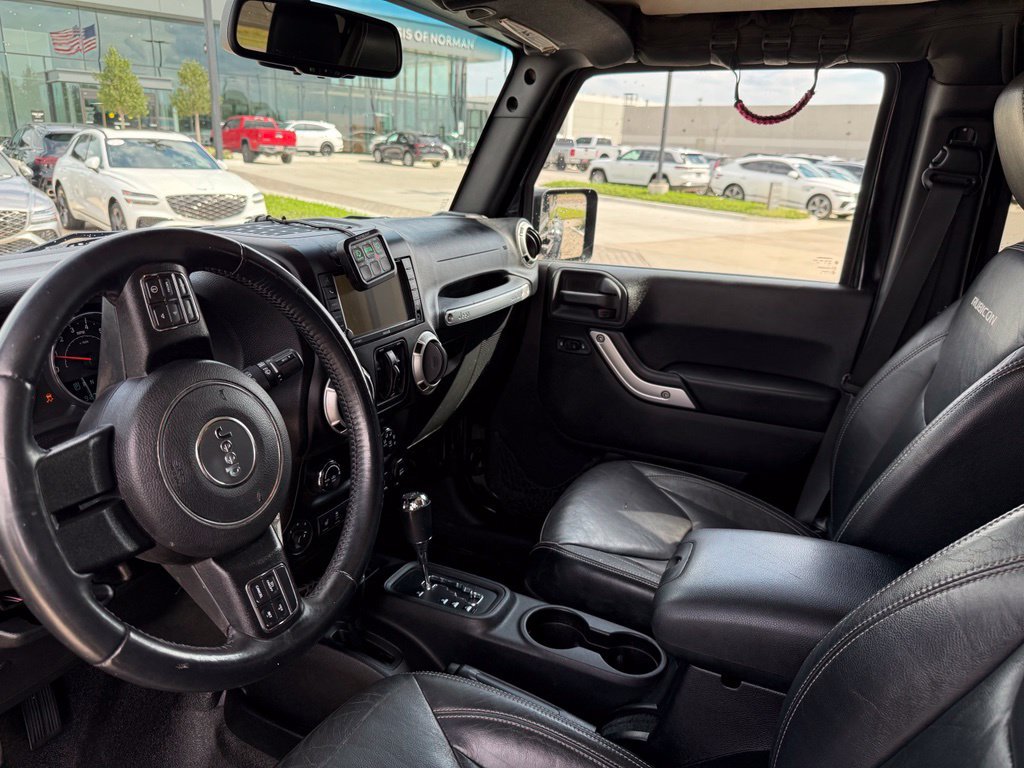 Used 2015 Jeep Wrangler Unlimited Rubicon w/ Connectivity Group AWD/4WD image 13