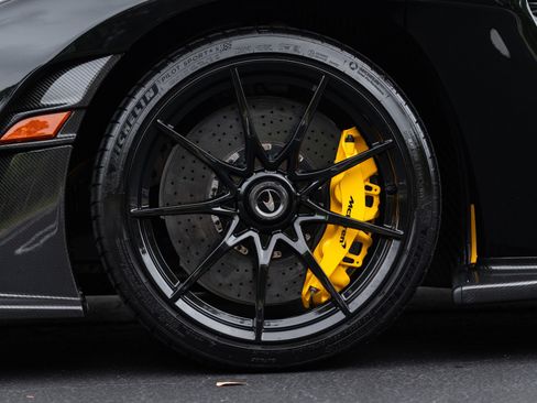 Used 2019 McLaren Senna image 46