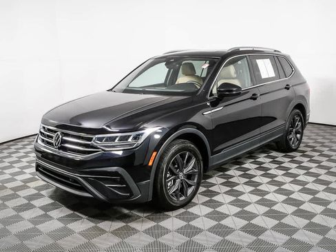 Certified 2023 Volkswagen Tiguan SE w/ Panoramic Sunroof Package image 29