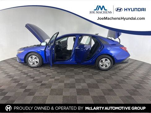 Used 2025 Hyundai Elantra SE image 11