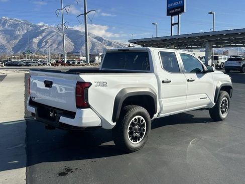 Used 2025 Toyota Tacoma TRD Off-Road image 30